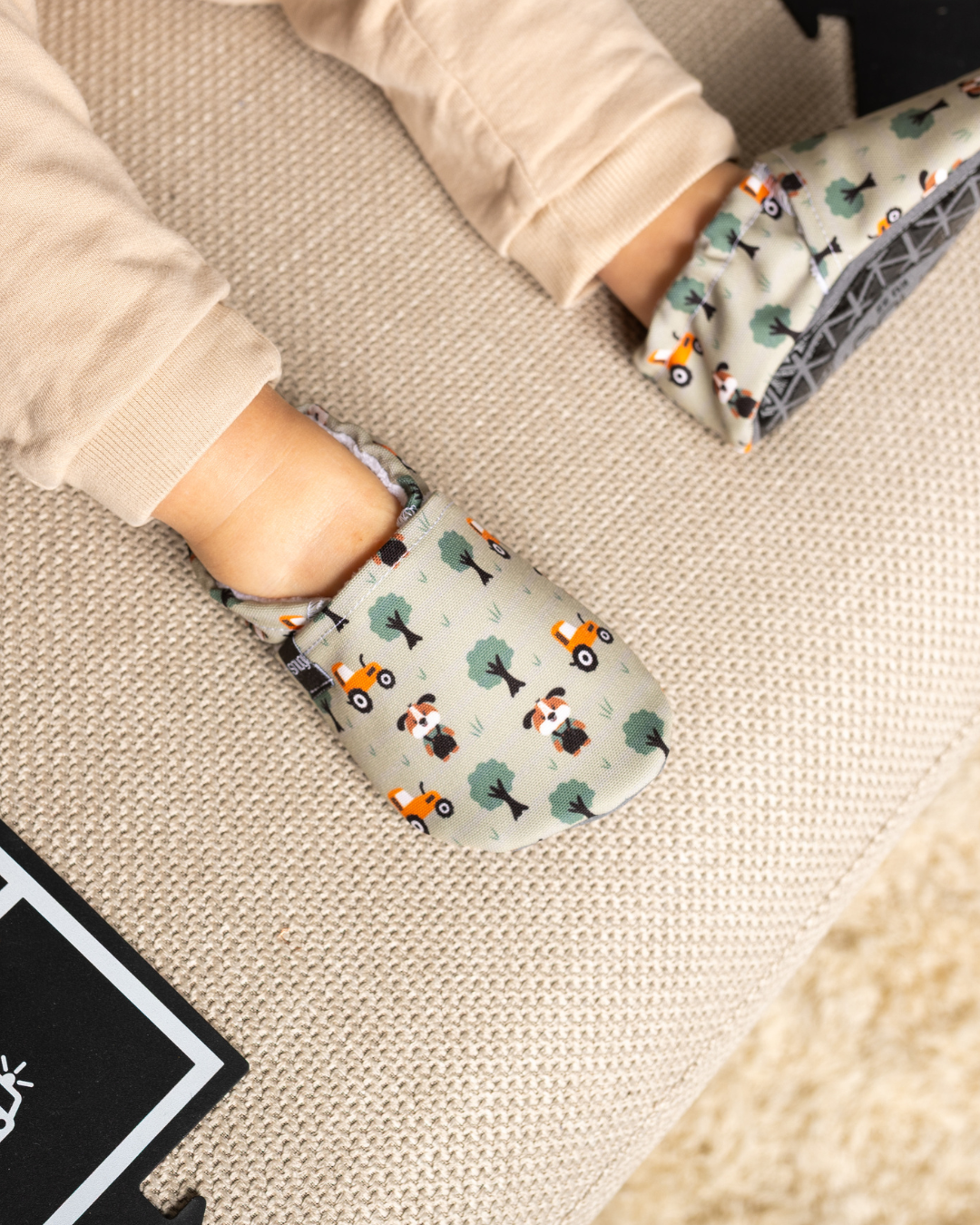 Barefoot slippers Farm