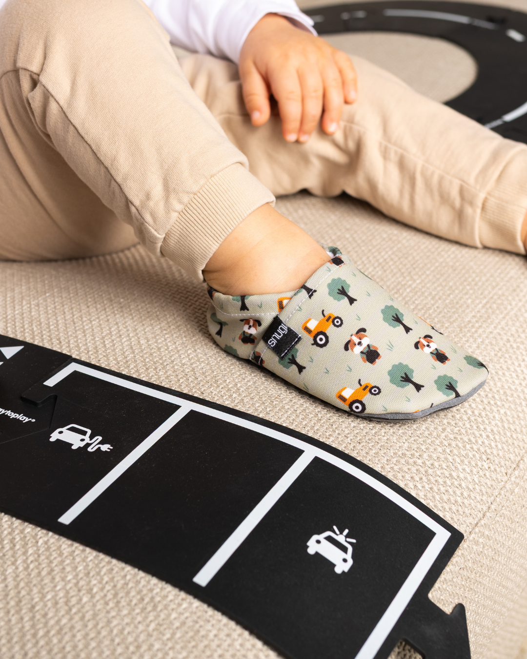 Barefoot slippers Farm
