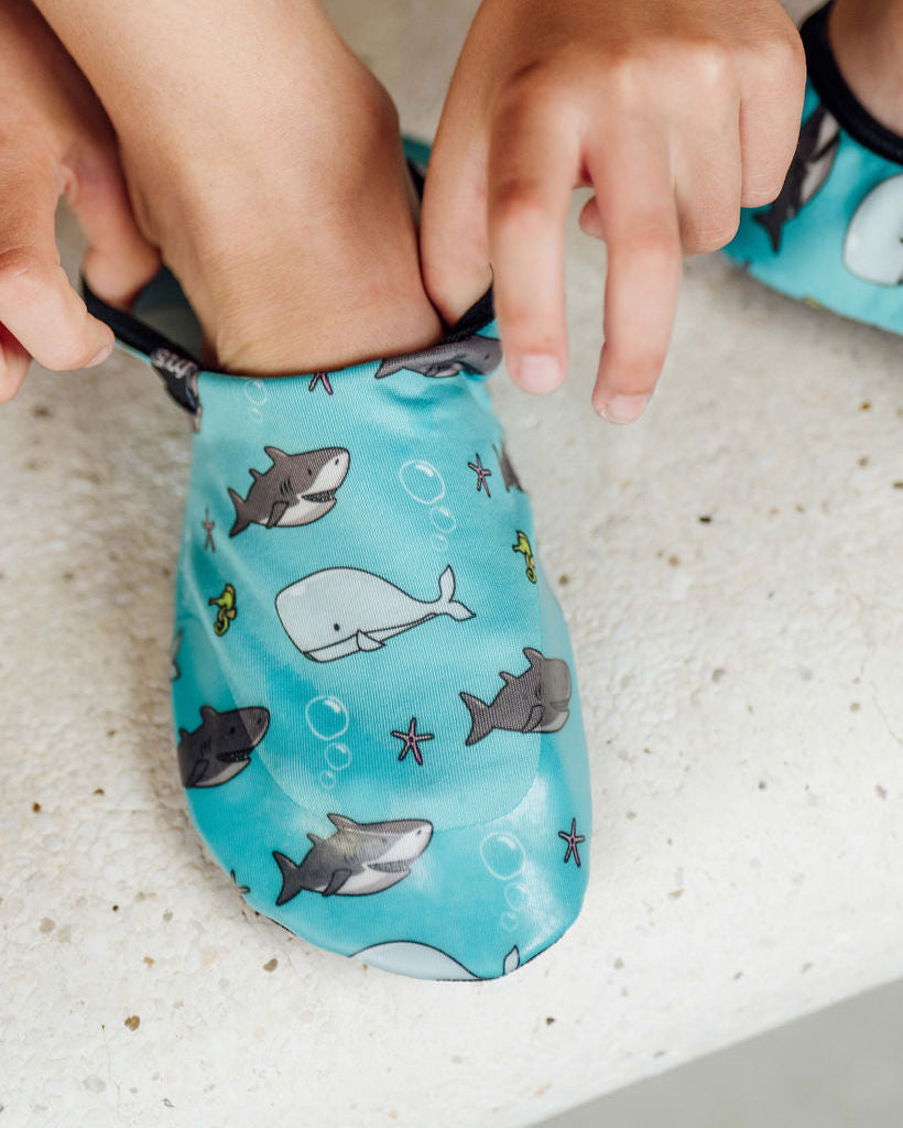 WATER SLIPPERS Shark bubbles