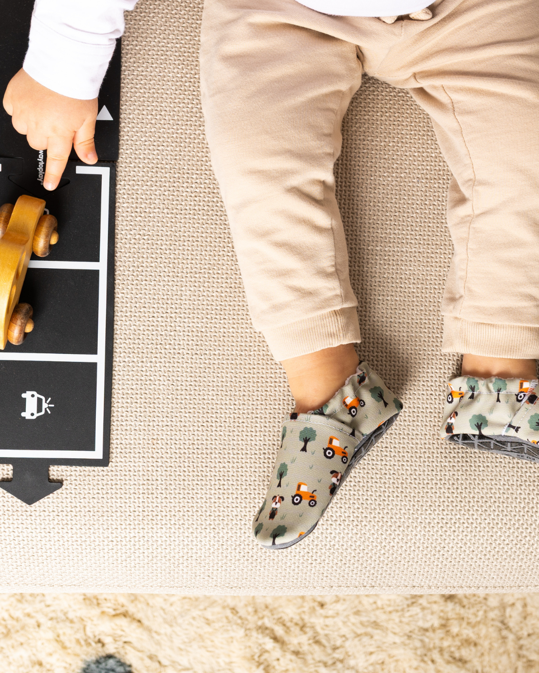 Barefoot slippers Farm