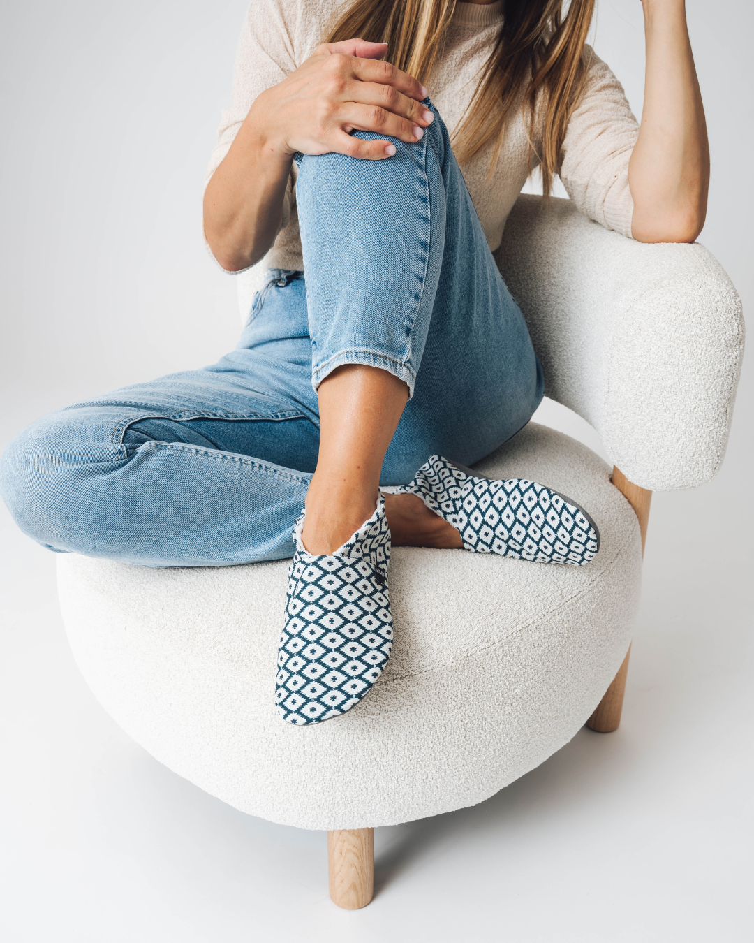 Barefoot women's slippers Aztec